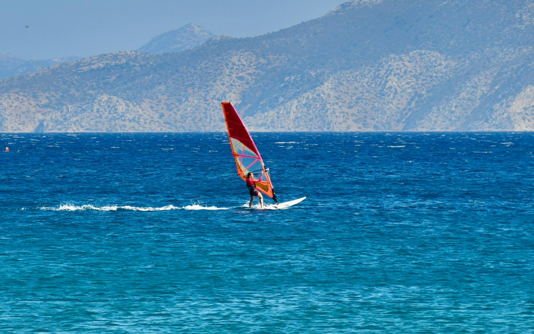 Windsurf Lago di Garda: lo sport perfetto per tutte le età